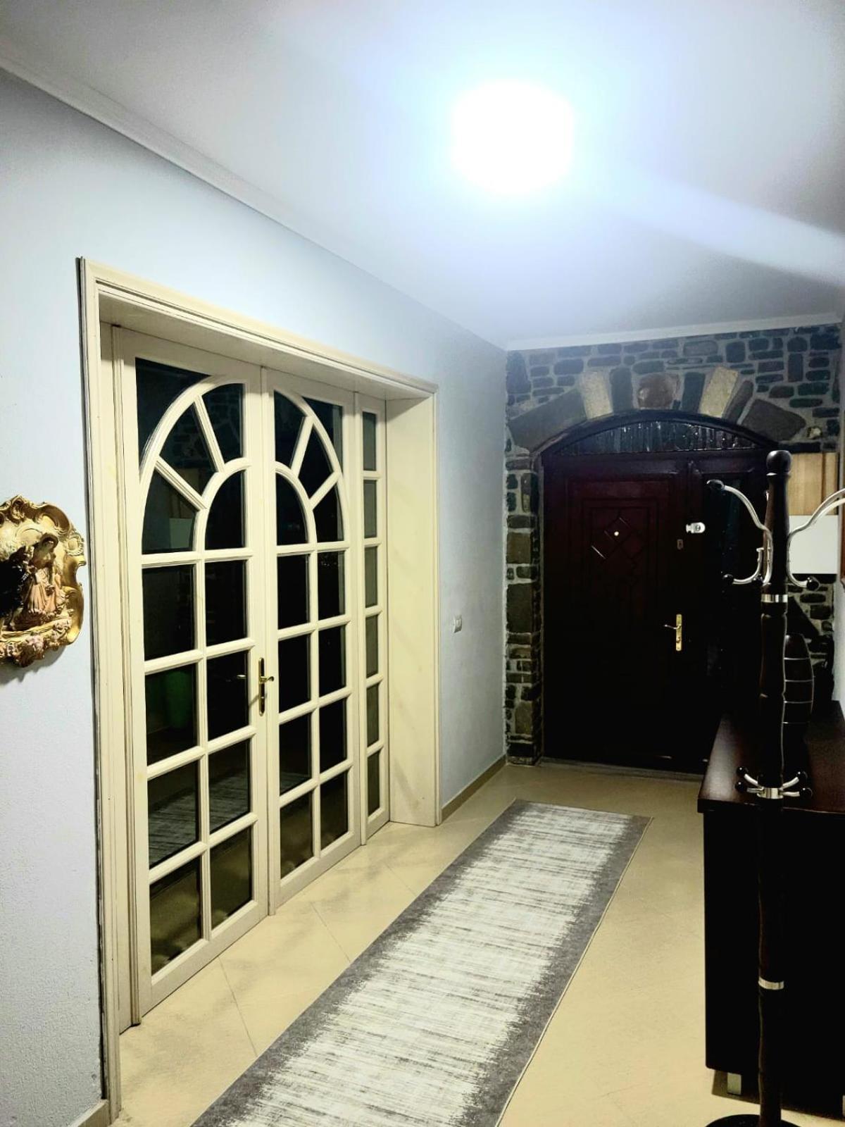 Villa Llanaj 培拉特 外观 照片